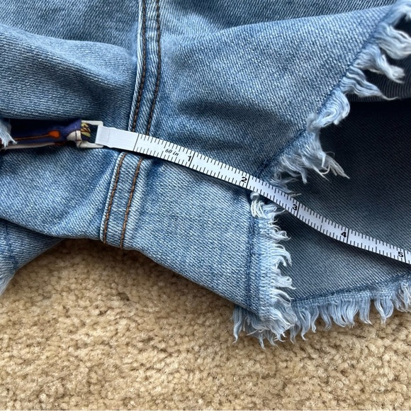 ✨Billabong High Rise Cutoff Blue Jean Shorts - Size 27 - EUC - Stretch - Picture 7 of 8